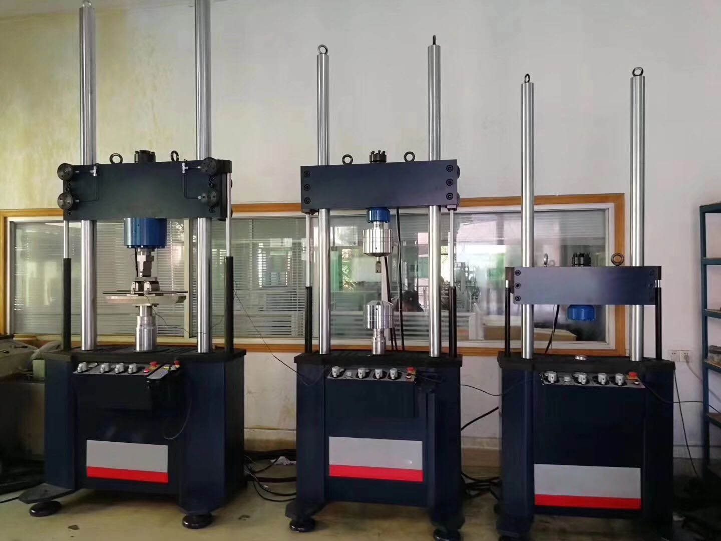 PDS3000帶袢鈦板拉伸疲勞試驗機(jī)78.jpg